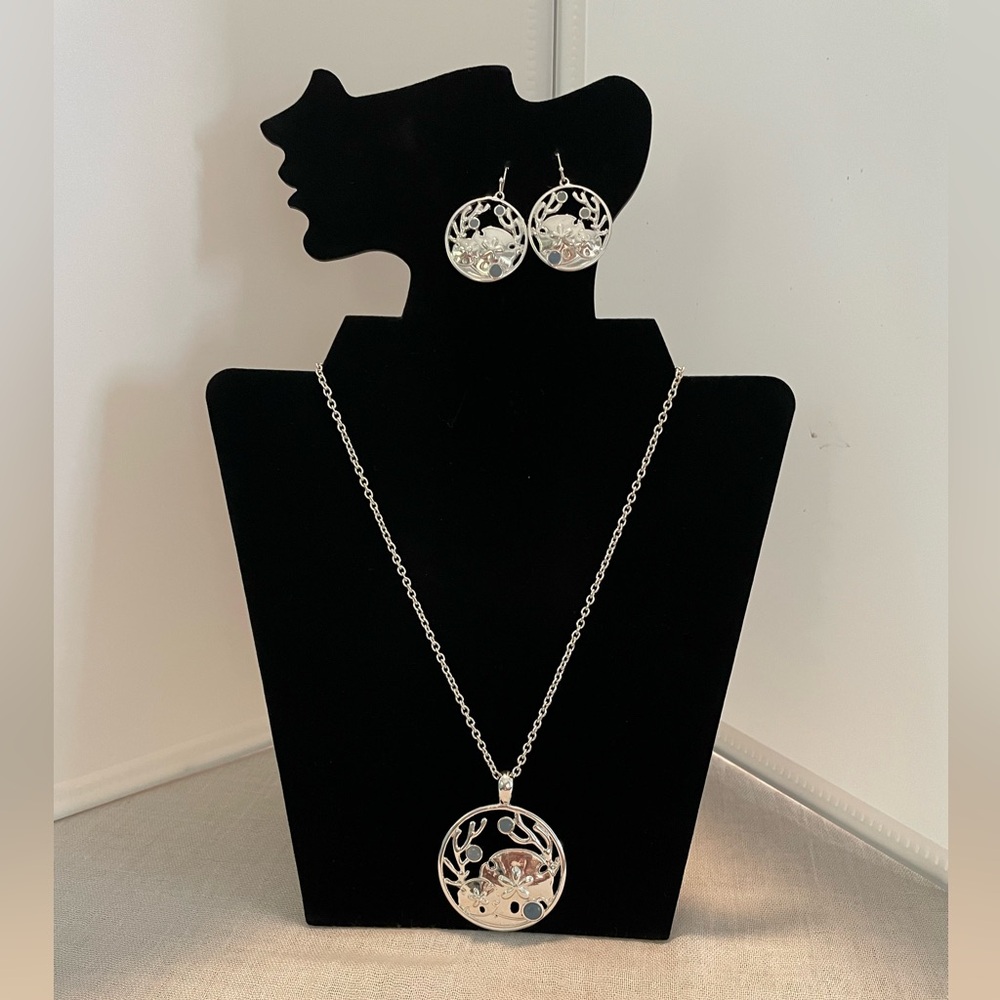 Elegant Silver Necklace and Earring Set